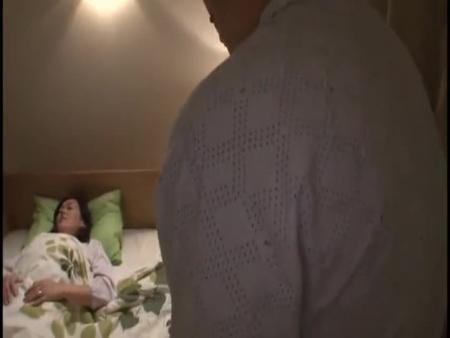 むっちり熟れた嫁母の夜這いに成功→毎晩落ち着かない性欲をスッキリさせてくれる義母 iQoo free on - Ero Video 