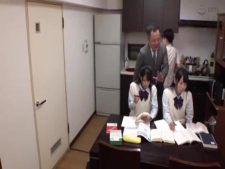 年頃の姉妹が義父に完全洗脳される！母親の居ない間に極上姉妹と思うがまま3P近親相姦 iQoo free on - Ero Video 