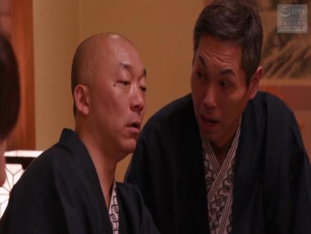 「も、もう許して…」社員旅行でクソ上司たちにオモチャにされた美人妻 iQoo free on - Ero Video 