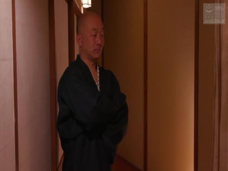 「も、もう許して…」社員旅行でクソ上司たちにオモチャにされた美人妻 iQoo free on - Ero Video 