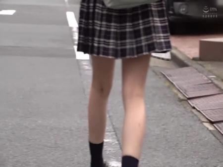 【睡眠姦】黒髪が綺麗な素人女子校生をストーキング！お昼寝中にハメちゃいましたｗ iQoo free on - Ero Video 