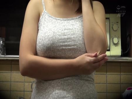 【盗撮】巨乳美人妻が夫を裏切りパート先の若いバイト君に寝取られる一部始終… iQoo free on - Ero Video 