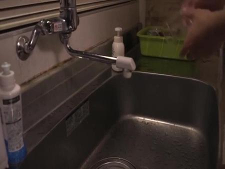 北村敏世｜口では抵抗しながらも久しぶりの男の身体に感じてしまい、身を委ねてしまう…。 iQoo free on - Ero Video 