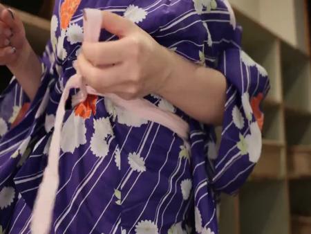 【近親相姦】温泉旅行中に息子に襲われ母子交尾の快楽に溺れた巨乳熟母 iQoo free on - Ero Video 