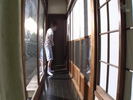 【由來ちとせ】ムチムチ爆乳母が息子の友達のショタに迫られ中出しSEXした実話体験談！ iQoo free on - Ero Video 