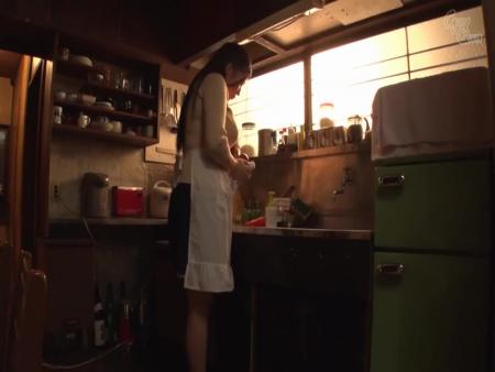 【由來ちとせ】ムチムチ爆乳母が息子の友達のショタに迫られ中出しSEXした実話体験談！ iQoo free on - Ero Video 