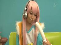 変態マゾっ娘レイヤーがイキ潮大噴射！白目痙攣アクメで失神寸前