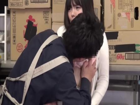 欲求不満のストレスから万引きした美人妻を生ハメ中出しセックスでお仕置き♪ iQoo free on - Ero Video 