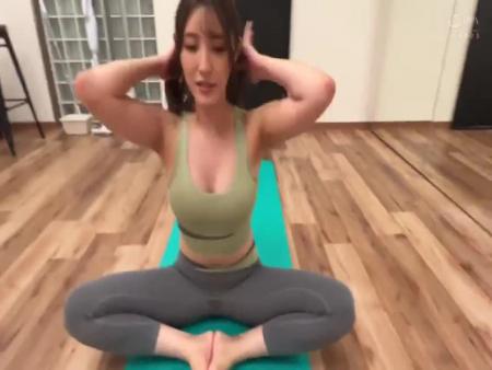 【個人撮影】性欲が限界突破した肉食系巨乳人妻ヨガインストラクターとハメ撮り性交！ iQoo free on - Ero Video 