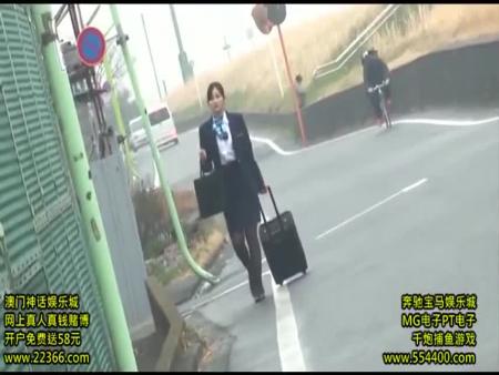 美人CAがはしたないアヘ顔で潮大噴射！白目を剥いてイキ狂う媚薬マッサージSEX free on - Ero Video 